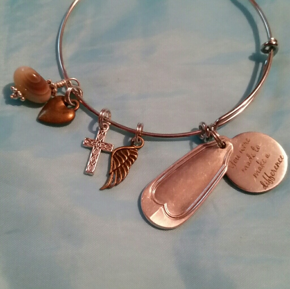 Adjustable bangle bracelet